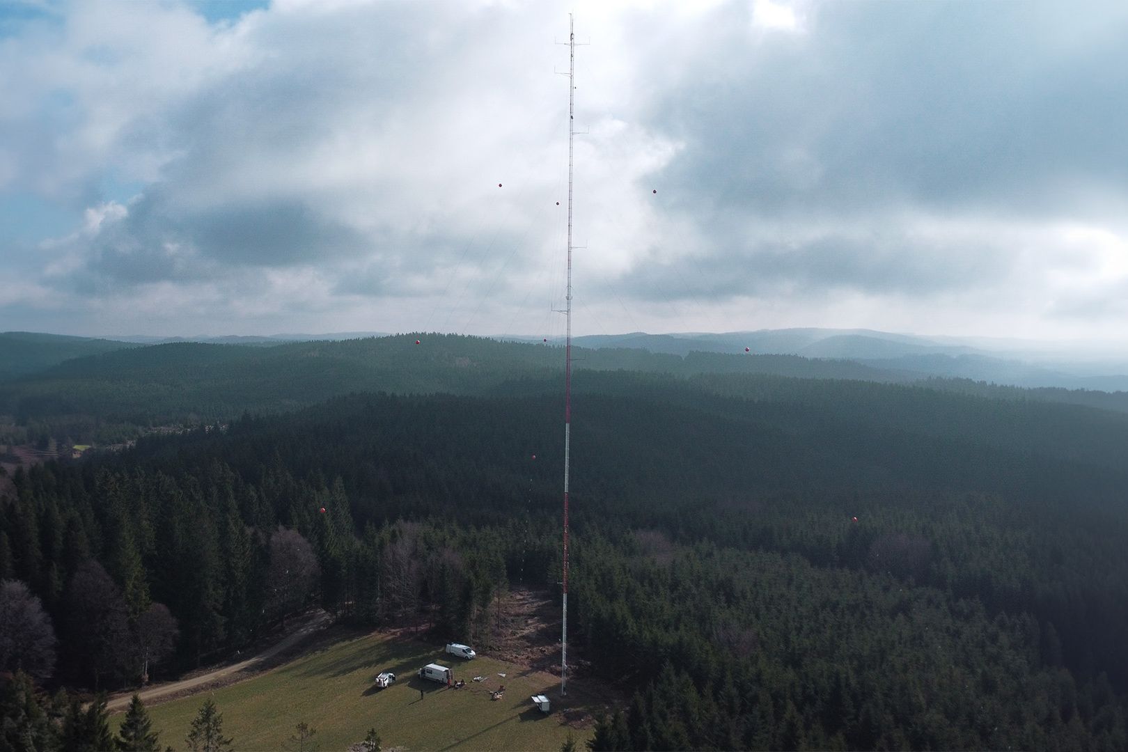Energiewerkstatt führt Windmessungen in Oberösterreich durch 51 Energiewerkstatt Windmessung Oberoesterreich 2024 Windmessung Mast uai
