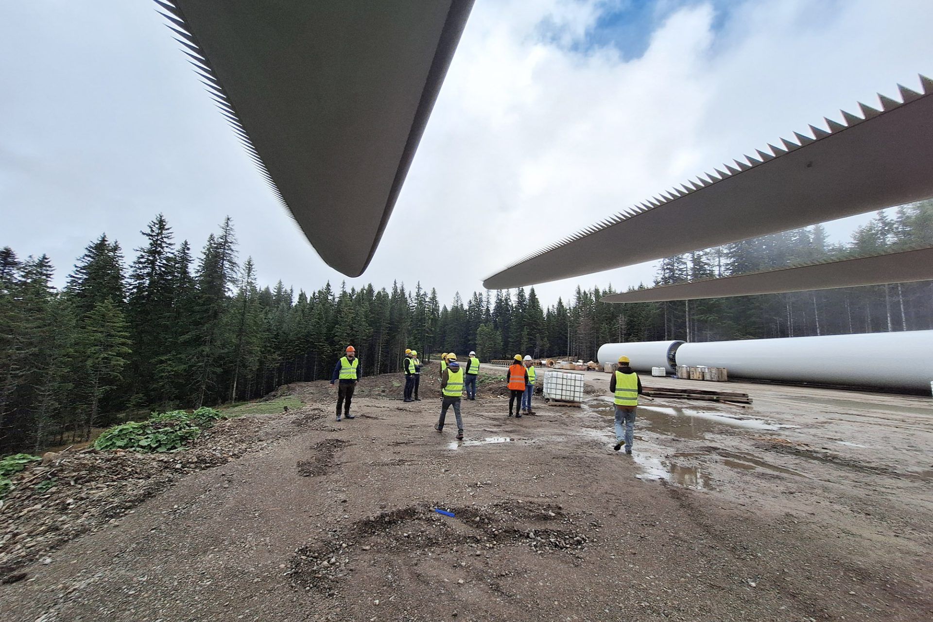 Energiewerkstatt besucht Windpark Freiländeralm 2 12 Energiewerkstatt Windpark Freilaenderalm 2 Energie Steiermark Green Power Rotorblaetter uai